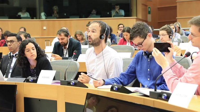 L'eurodéputé Manuel Bompard s'adressant au parlement européen