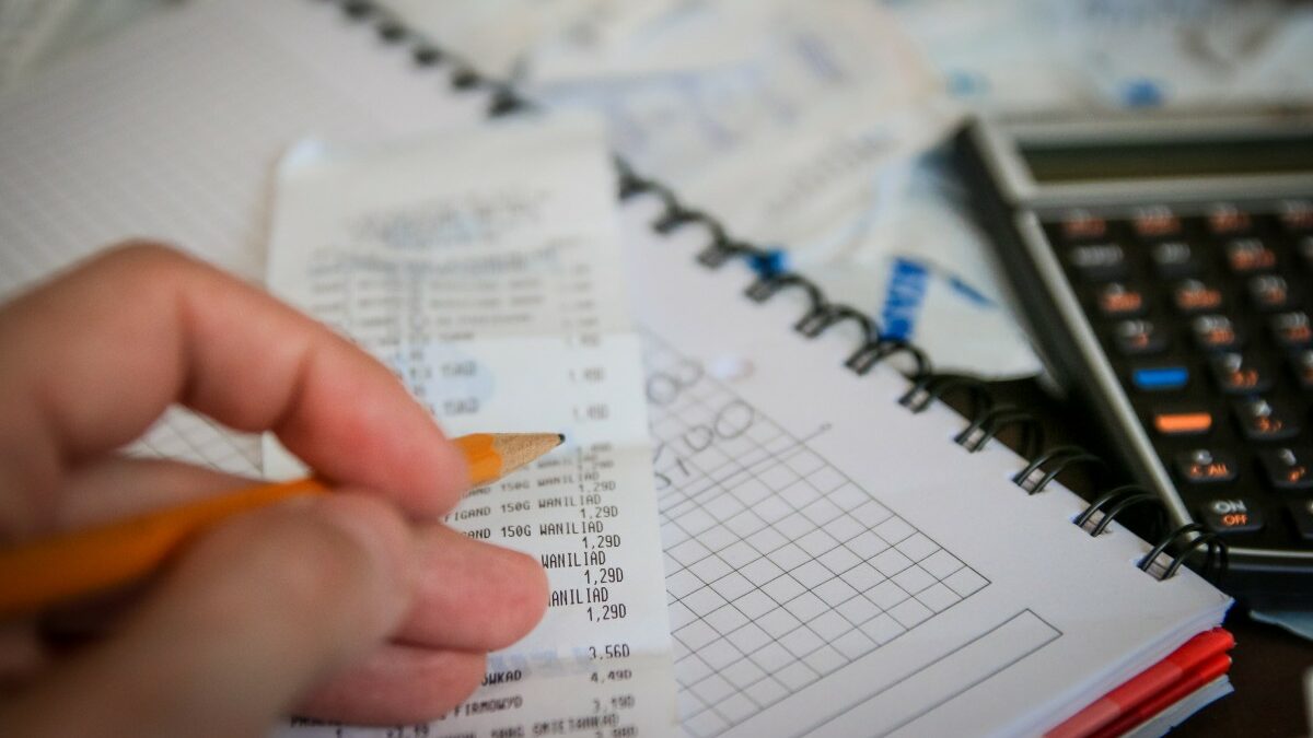 money bills calculator save savings taxes business 1109928.jpgd e1636973355518
