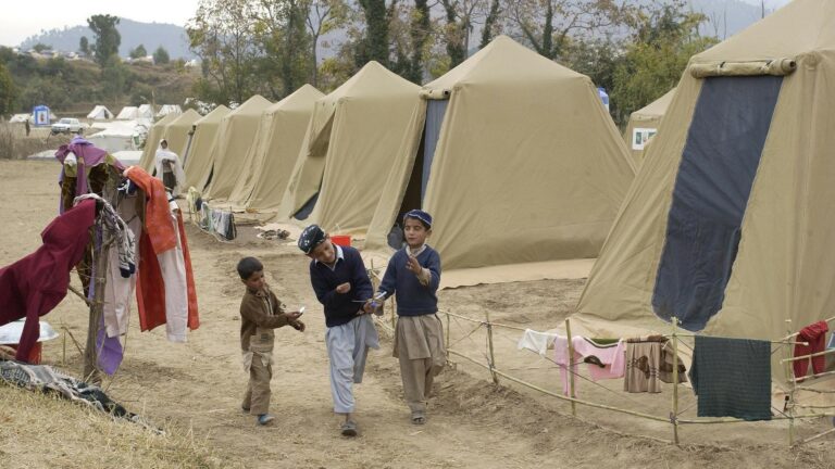 Camp refigies Pakistan tentes