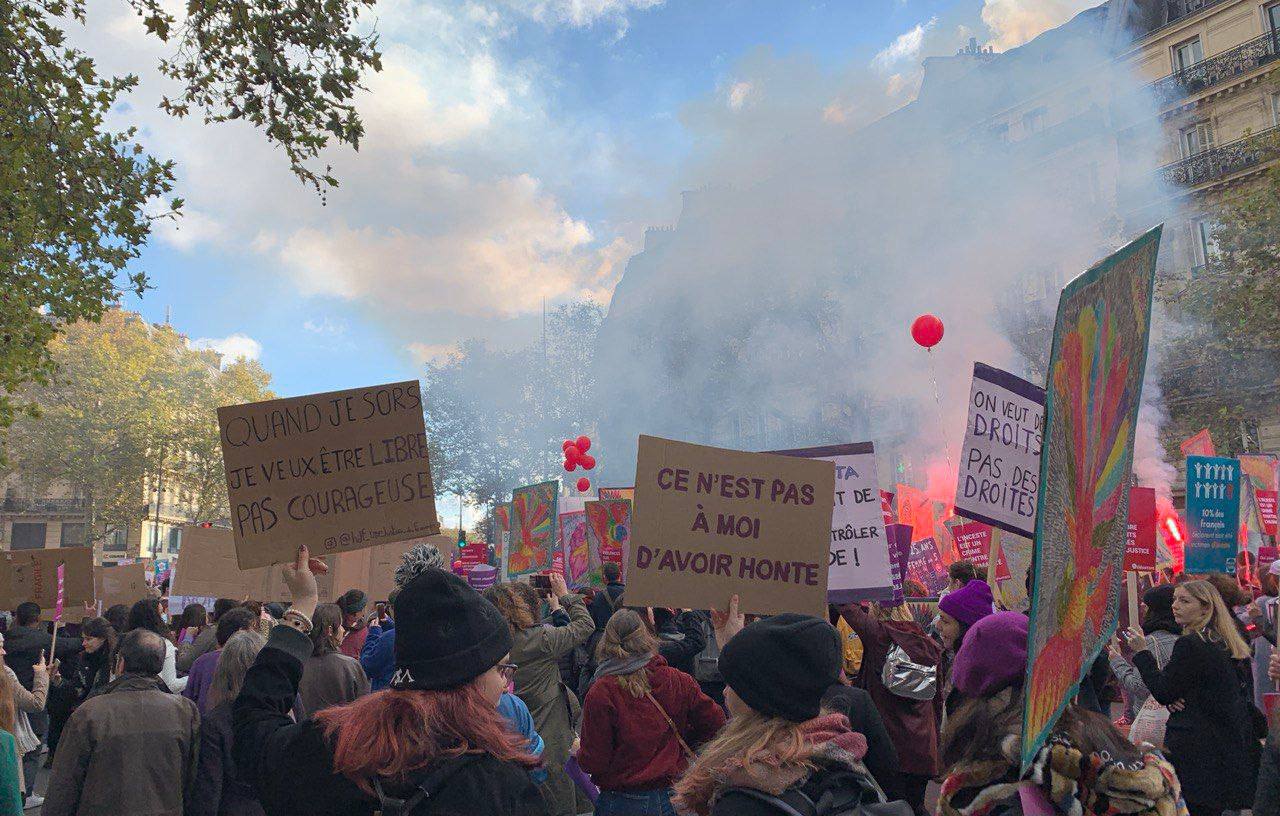 Reportage Témoignages De Femmes à La Manifestation Contre Les