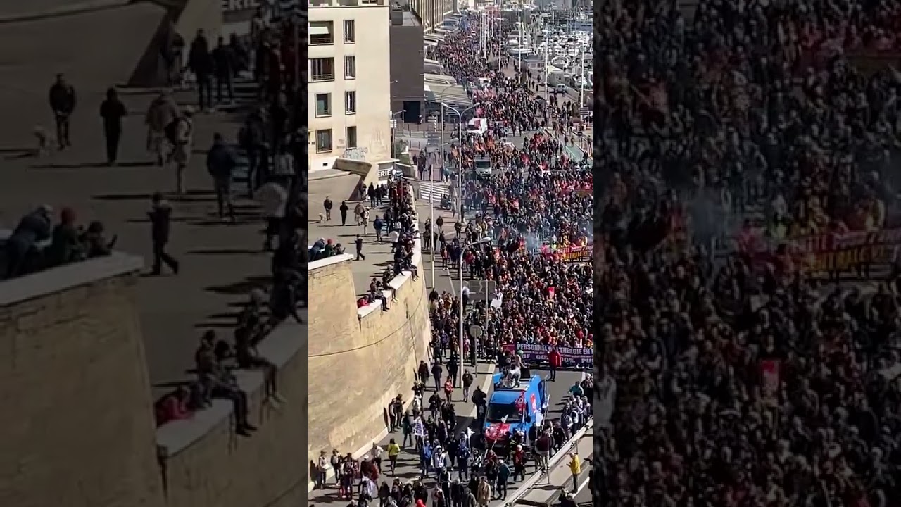 Une foule impressionnante defile sur le Vieux Port de Marseille contre la retraite a 64 ans