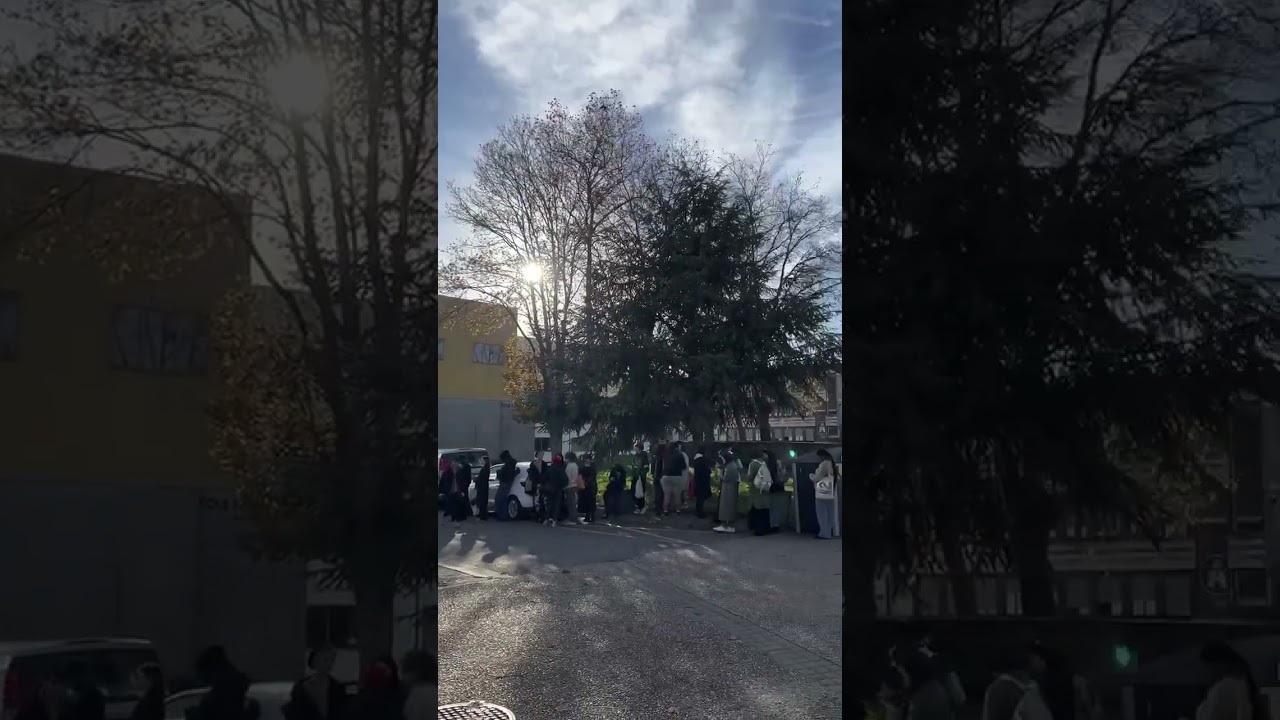Hier 500 etudiants faisaient la queue devant luniversite de Rennes 2 pour se nourrir shorts