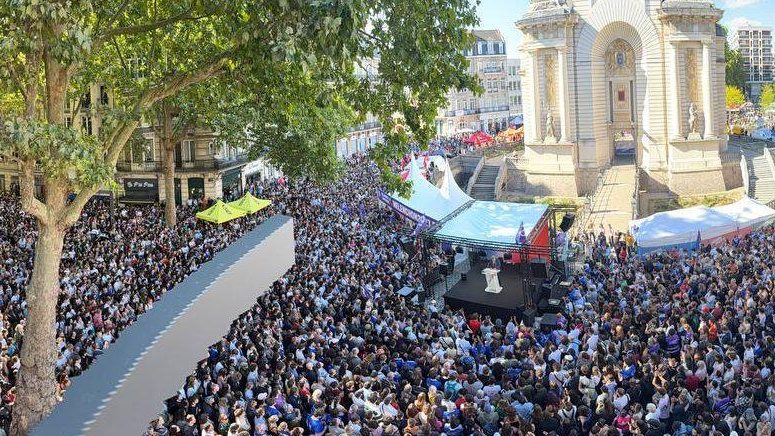 Blocage des prix, hausse des salaires : à Lille, Mélenchon a présenté ses mesures d’urgence sociale devant plus de 12 000 personnes
