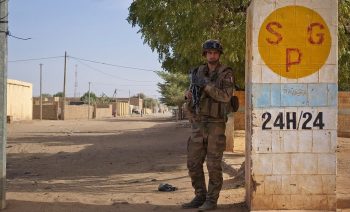 1280px-A_French_soldier_in_Gao_Mali_February_13_2013-e1580651120674.jpg