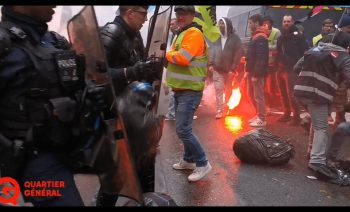 Retraites-des-poubelles-jetees-sur-le-siege-de-Macron-a-Paris